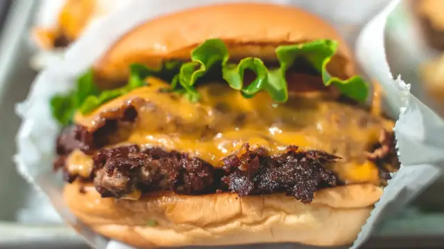 'Video thumbnail for We Finally Know Why Shake Shack's Shackburger Is So Delicious'