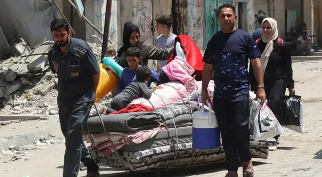 'Video thumbnail for Thousands in northern Gaza flee amid Israeli forced evacuation orders and deadly strikes on Jabalia'