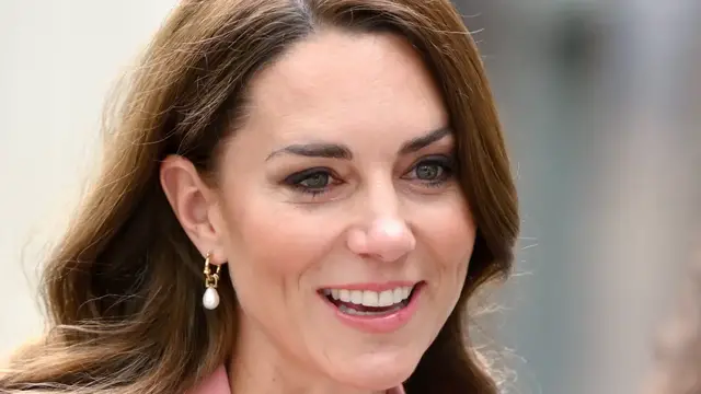 'Video thumbnail for Here's What Will Happen To Kate If William Dies First'