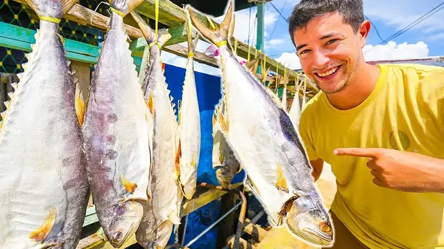 'Video thumbnail for Malaysian Street Food in Borneo!! SEAFOOD Bak Kuh Teh (You've NEVER SEEN This Before!!)'