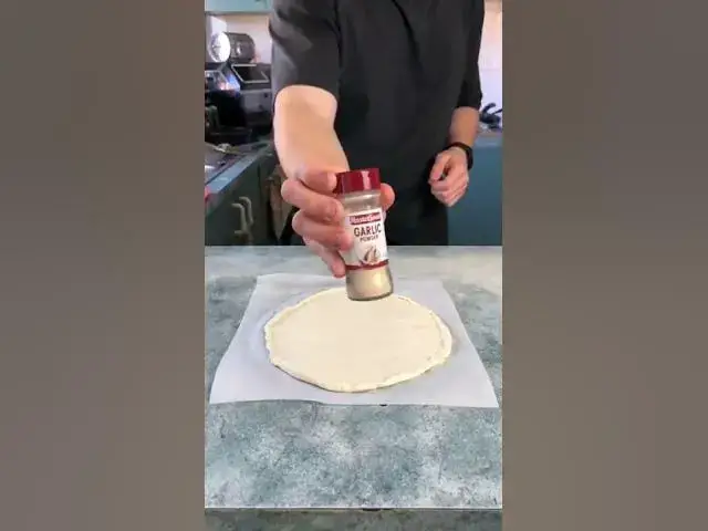 'Video thumbnail for How To Make A Macro Friendly Pizza 🤤 #shorts'