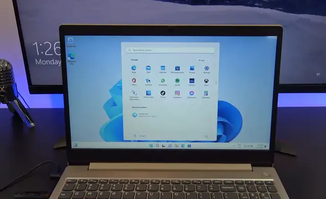 'Video thumbnail for how to upgrade windows 10 to 11 free '