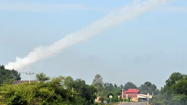'Video thumbnail for Cambodia-Thailand border clashes turn deadly'