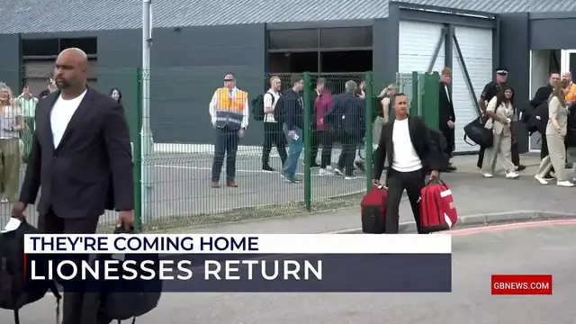 'Video thumbnail for Moment Lionesses arrive home to huge cheers after phenomenal Euro 2025 triumph - WATCH'