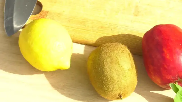 'Video thumbnail for Sweet Basil - Detox Minute'