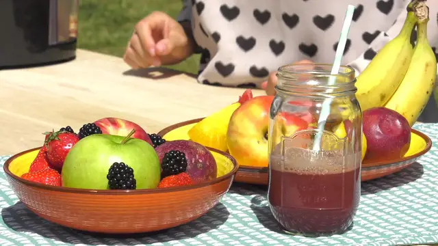 'Video thumbnail for Red Berries - Detox Minute'