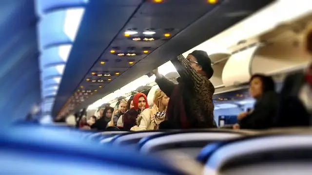 'Video thumbnail for BRITISH AIRWAYS Economy Trip Report - Paris CDG to London Heathrow'