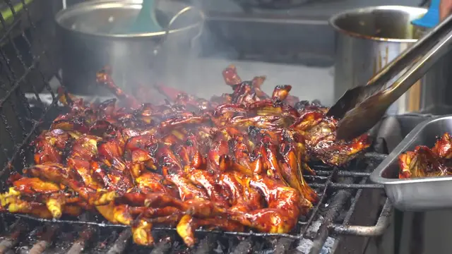 'Video thumbnail for Indonesian Street Food in Bandung!! CRAZY Sundanese BBQ + Frog Legs & Udder Sate!'