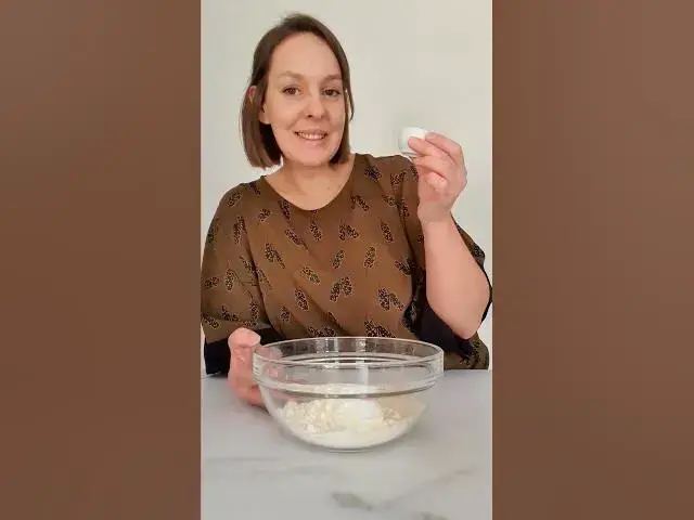 'Video thumbnail for Bolo simples sem glúten e fofinho, uma delicia!'