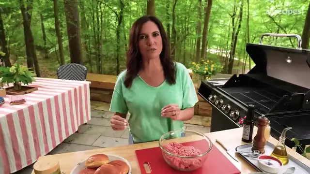 'Video thumbnail for 4 Must-Try Cheeseburger Recipes (Juicy Lucy, Smash Tacos & More!) ¦ Allrecipes (720p 30fps)'