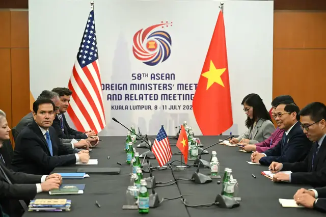 'Video thumbnail for Crucial Talks Between US and China at ASEAN Summit'