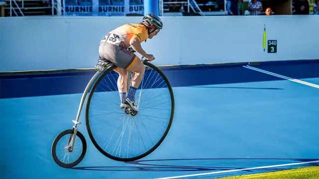 'Video thumbnail for Watch a penny farthing go the fastest it ever has'