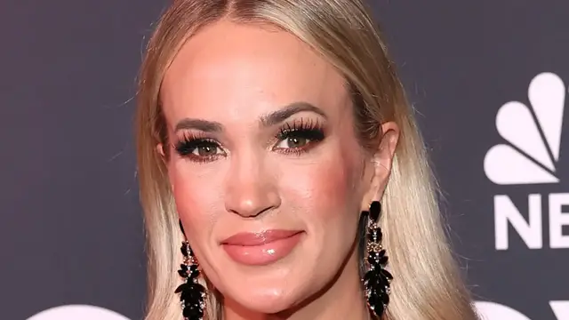 'Video thumbnail for Carrie Underwood Is Unrecognizable In Makeup-Free Selfie'