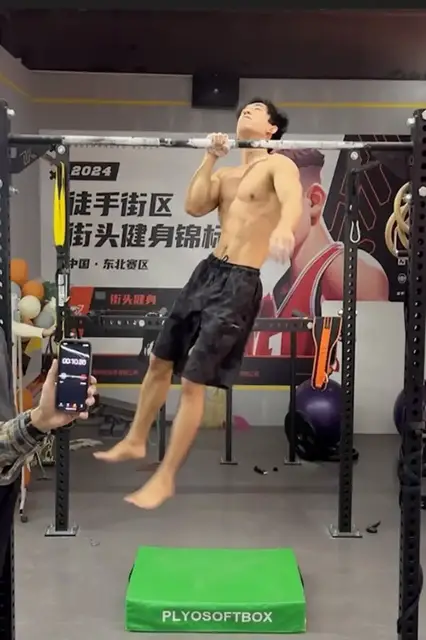 'Video thumbnail for Most one armed pull ups in one minute'