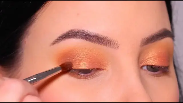 'Video thumbnail for 5 MINUTE Easy Warm Bronze Eye Makeup Tutorial'