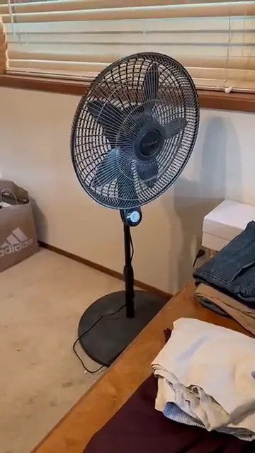 'Video thumbnail for BLACK+DECKER 16 Inches Stand Fan with Remote '