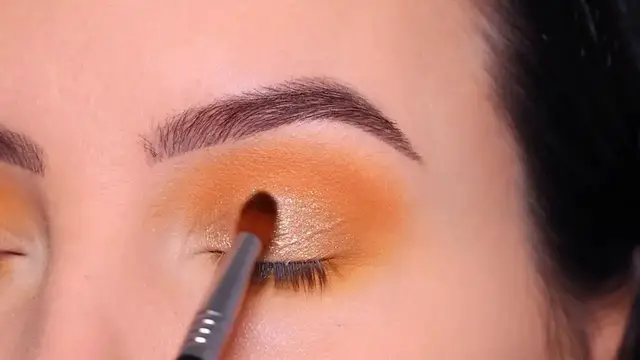 'Video thumbnail for Golden Glitter Eye Makeup Look For Christmas | Holiday Makeup'