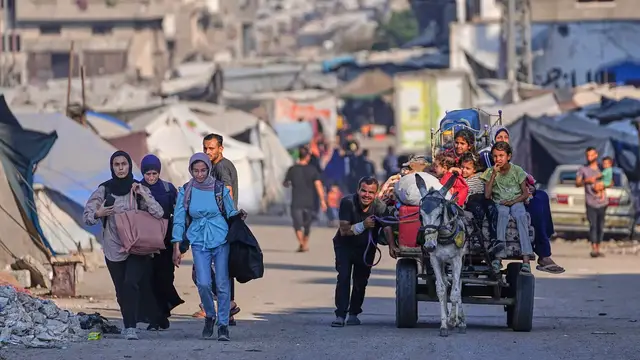 'Video thumbnail for Palestinians flee as Israeli army expands ground operations in central Gaza'