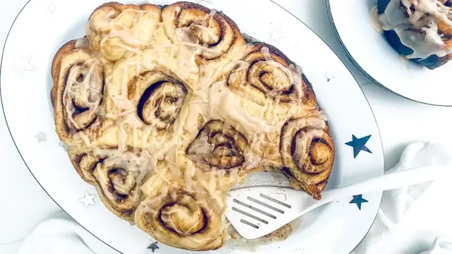 'Video thumbnail for Slow Cooker Cinnamon Roll Recipe'