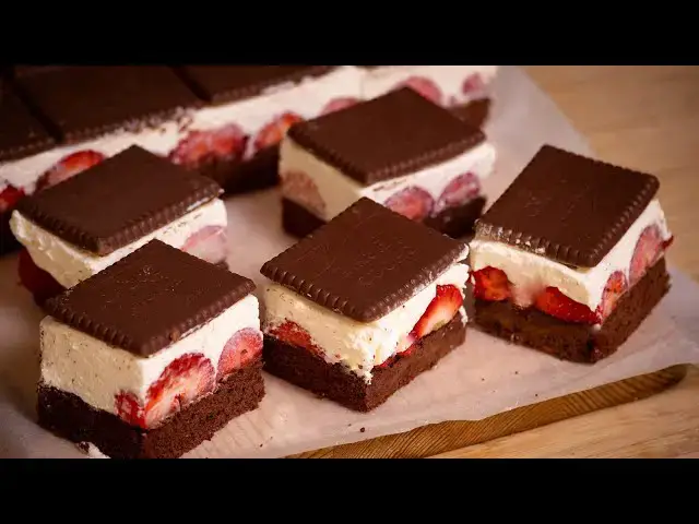 'Video thumbnail for Prăjitură cu căpșuni, mascarpone, frișcă, ciocolată și biscuiți - negresă cu blat umed Savori Urbane'