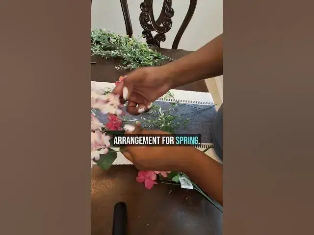 'Video thumbnail for DIY Hanging Florals - DIY Spring Decor Ideas #homedecor #diydecor'