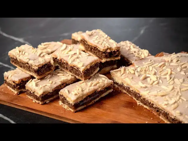 'Video thumbnail for Prăjitura ungurească cu 100 g nucă și aluat fraged - rețeta veche de diós lepény torta Savori Urbane'