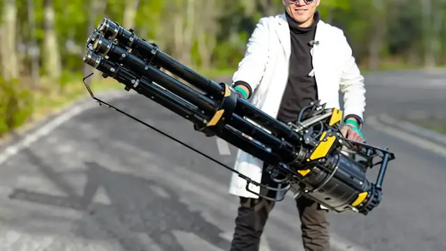 'Video thumbnail for MAN BUILDS A POWERFUL MACHINE GUN'