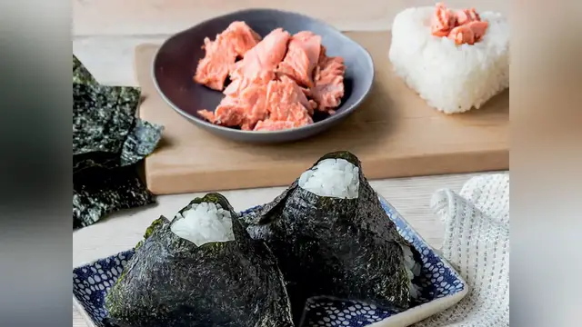 'Video thumbnail for onigiri recipe'