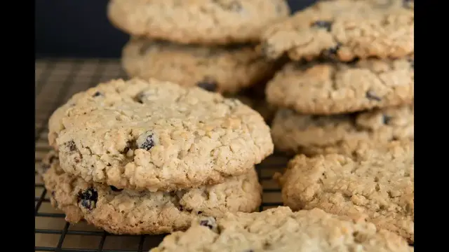 'Video thumbnail for Oatmeal Cookies Recipe | How To Make Oatmeal Raisin Cookies | SyS'