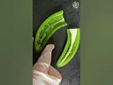 'Video thumbnail for What makes chili peppers hot? #cookingtips'