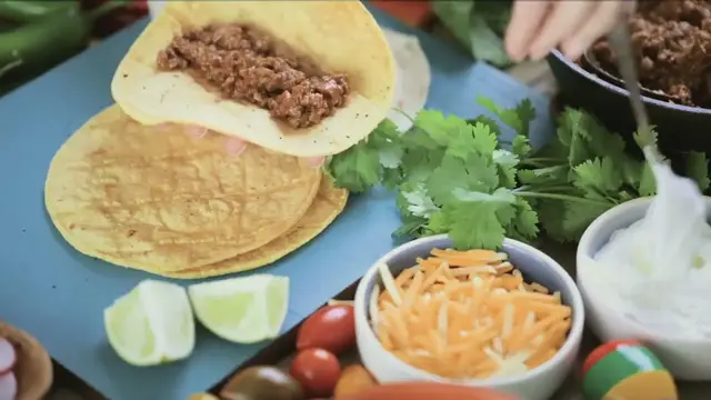 'Video thumbnail for  Ground Beef Lettuce Wraps: A Low-Carb Weeknight Option'