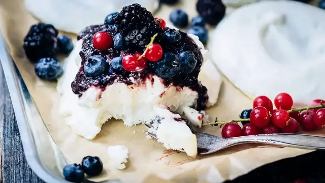 'Video thumbnail for Pavlova SoulfoodLowCarberia'