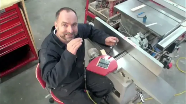 'Video thumbnail for 10  tuning up your jointer'