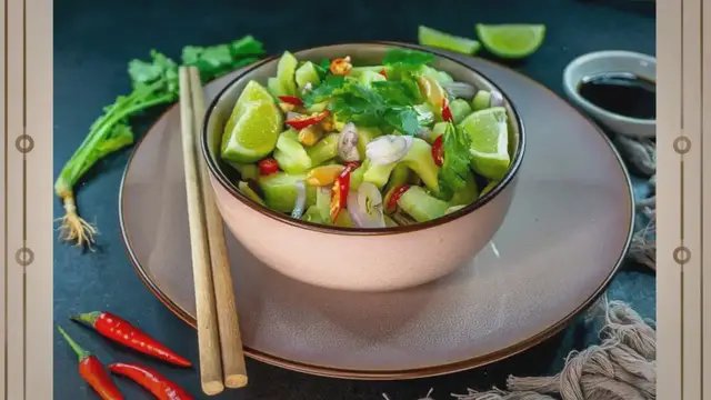 'Video thumbnail for Ajaad - einfacher Thai Gurkensalat mit Chili und Koriander'