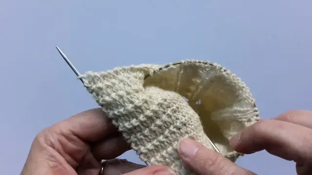 'Video thumbnail for Easy Cable Socks - Heel Flap'