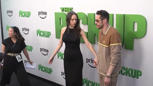 'Video thumbnail for Pete Davidson's pregnant girlfriend, Elsie Hewitt, shows off baby bump on 'Pickup' red carpet'