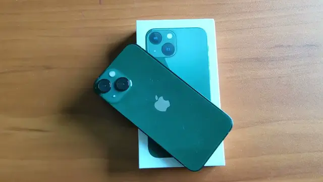 'Video thumbnail for Apple iPhone 13 Mini First Look'