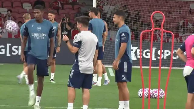 'Video thumbnail for Mosquero train with Arsenal in Singapore ahead of Newcastle pre-season friendly'