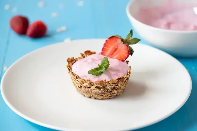 'Video thumbnail for Oatmeal Cups with Healthy Fillings'