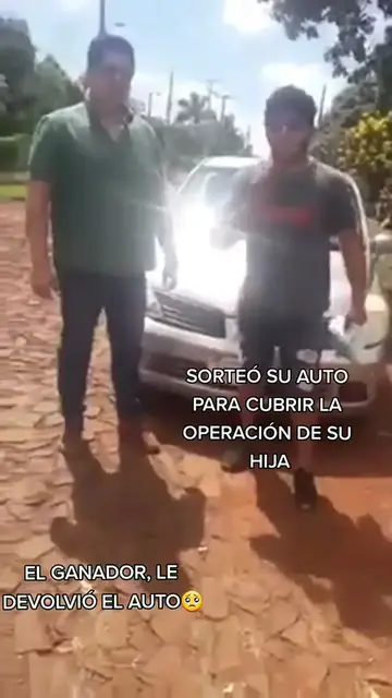 'Video thumbnail for Necesitaba la plata para la operación de su hija y no tenía. Puso como premio en una rifa, su auto.'