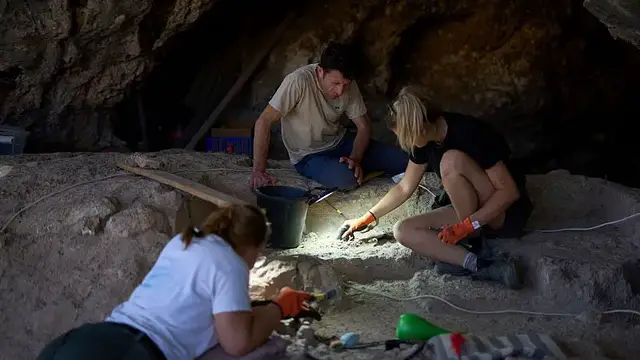 'Video thumbnail for Archaeologists unveil 100,000-year-old burial site in Israel's cave'