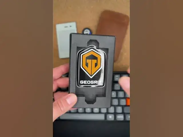 'Video thumbnail for Unboxing the Geogrit Black Carbon Fiber wallet! #minimalistwallet #menswallet #minimalist'