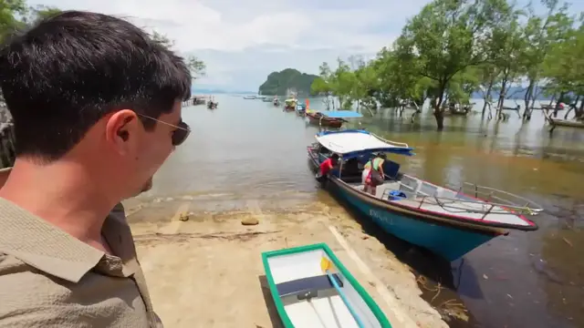 'Video thumbnail for Eating Thailand's 7 COLOR LOBSTER  Krabi's BEST Floating Seafood Restaurant!'