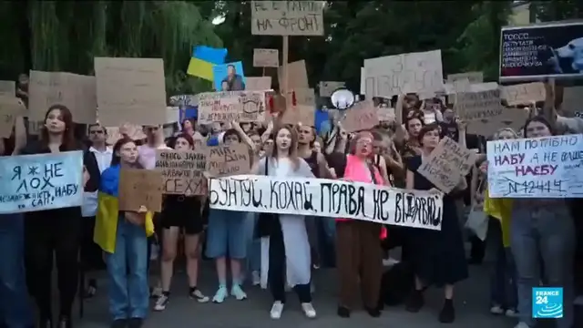 'Video thumbnail for Zelensky approves new bill restoring 'independence' of anti-corruption bodies after protests'