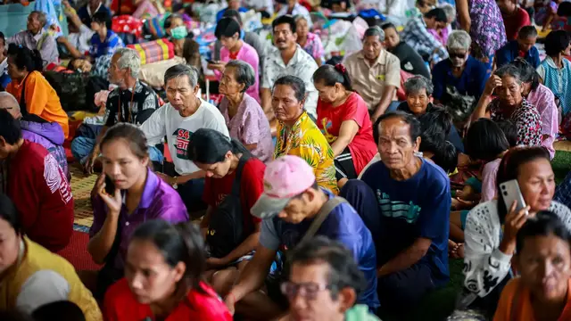 'Video thumbnail for At least 33 killed in Thailand-Cambodia border clashes as Trump pressures both sides for ceasefire'