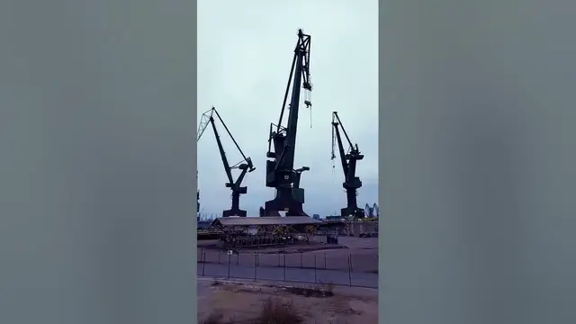 'Video thumbnail for Shipyard Cranes Gdańsk'