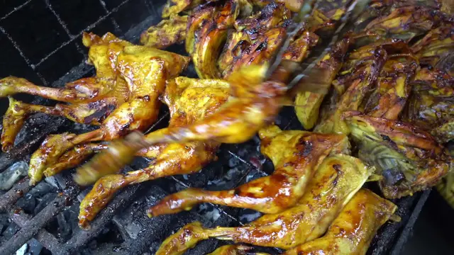 'Video thumbnail for 33 Indonesian STREET FOODS Across Indonesia!! NASI PADANG, YOGYAKARTA Gudeg + BANDUNG BBQ!!'