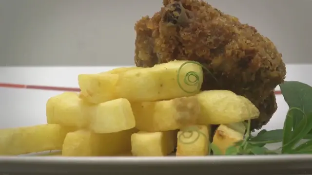 'Video thumbnail for Crunchy and Healthy: A Guide to Making Your Own Apple Chips at Home'