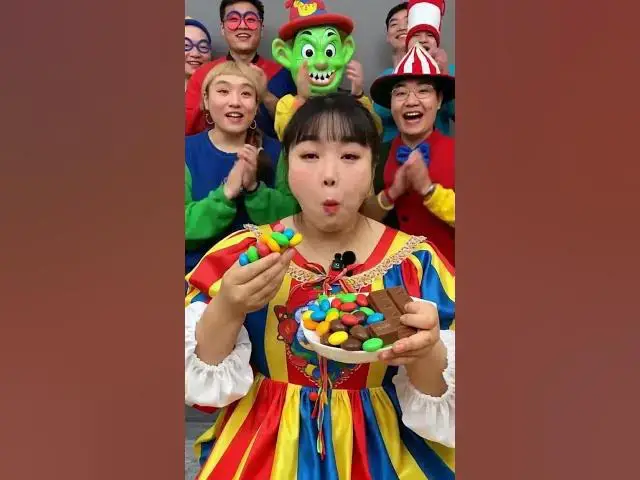 'Video thumbnail for 🍬Epic Candy Feast! Chubby Girl’s Colorful ASMR Mukbang with Cheering Crowd🎉👧🏼💥 モッパン 中国'