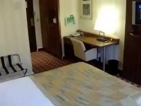 'Video thumbnail for Holiday Inn Republique, Paris, France. Room 214'